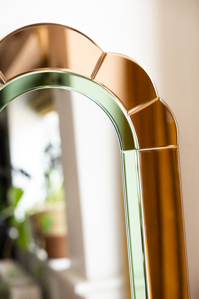 Joli miroir rose et vert d'inspiration Art déco