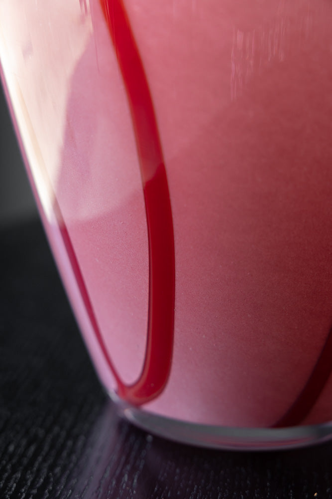 Magnifique vase tourbillonnant rose et rouge foncé