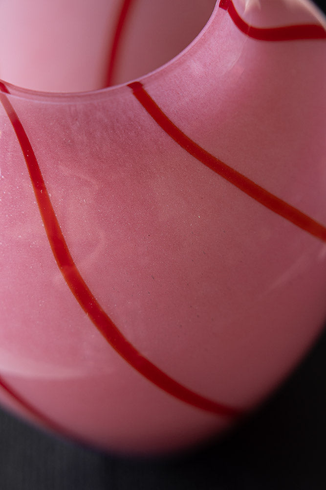 Magnifique vase tourbillonnant rose et rouge foncé