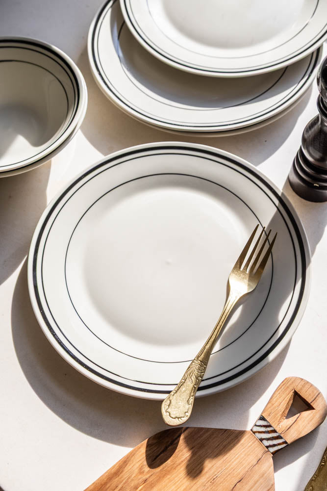 Vaisselle style bistro noir et blanc - 2 options disponibles