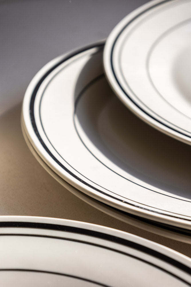 Vaisselle style bistro noir et blanc - 2 options disponibles