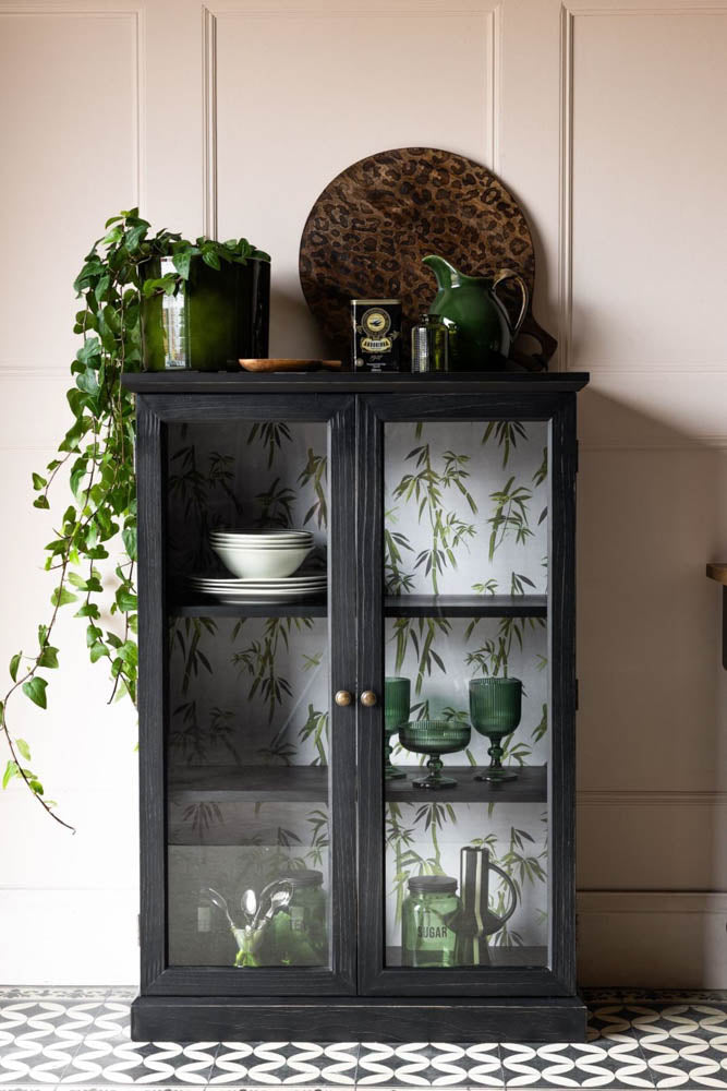 Vitrine noire avec doublure imprimée en bambou