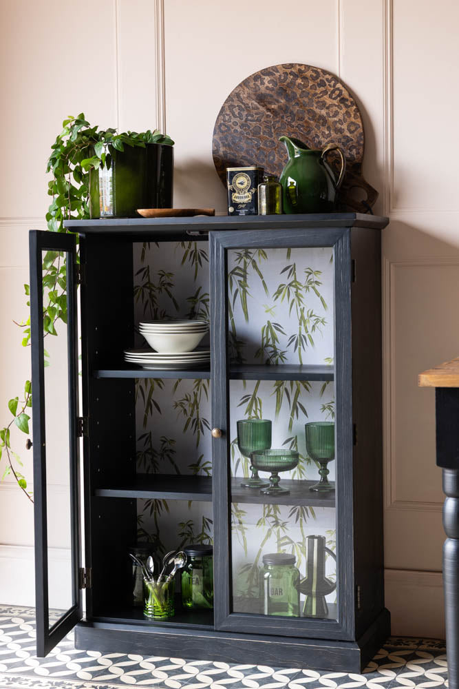 Vitrine noire avec doublure imprimée en bambou