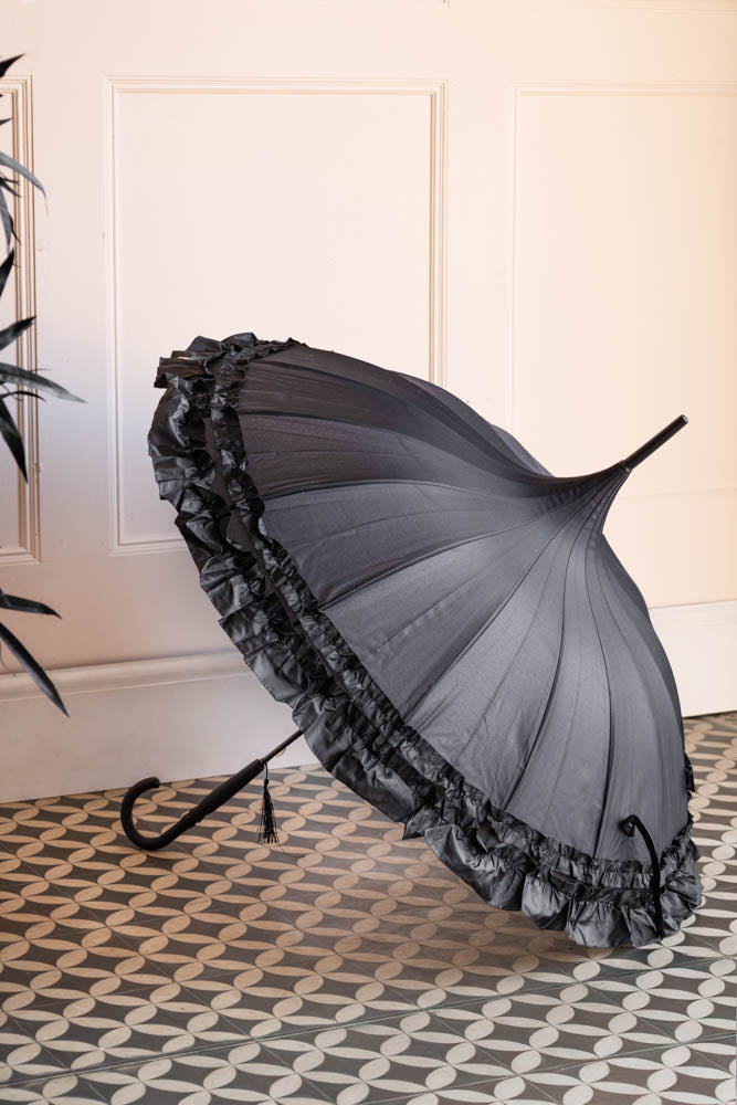 Parapluie à volants noir Boutique