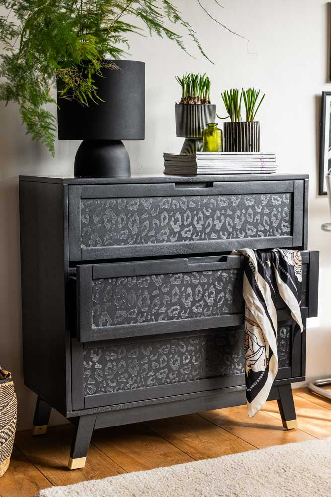 Commode à imprimé léopard noir