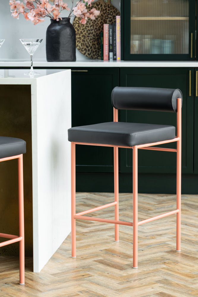 Tabouret de bar à dossier roulant noir et rose