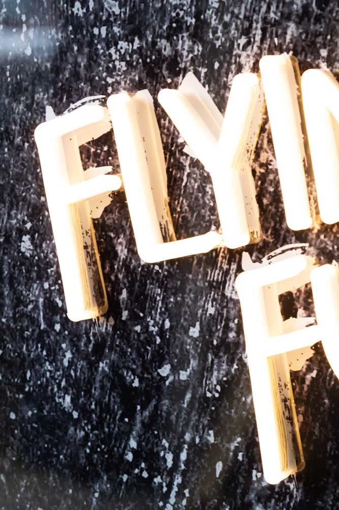 Applique murale néon encadrée Flying Fuck - Disponible en deux options