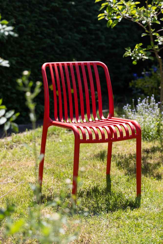 Chaise de salle à manger d'extérieur de jardin rouge