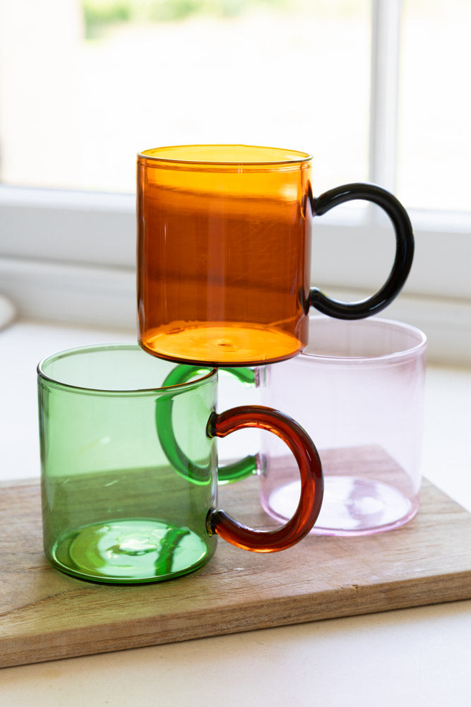 Tasse en verre ambré et noir