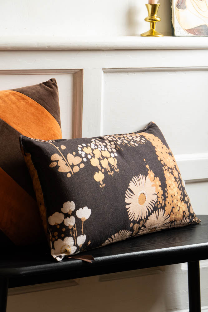 Coussin en coton à fleurs foncées HKLIVING