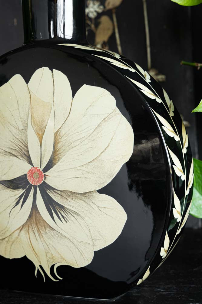 Vase floral noir et crème