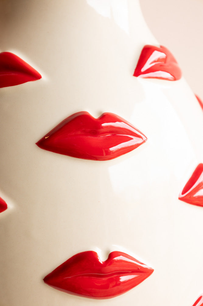 Grand vase à fleurs rouge « Embrasse-moi les lèvres »